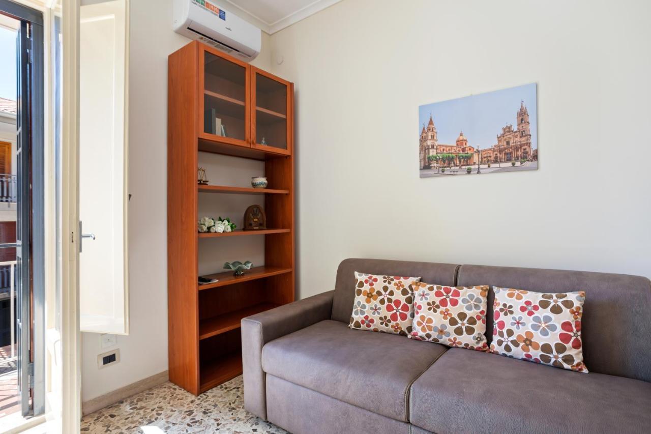Tra Il Centro E Il Mare Apartment Con Terrazzo Aci Castello Dış mekan fotoğraf