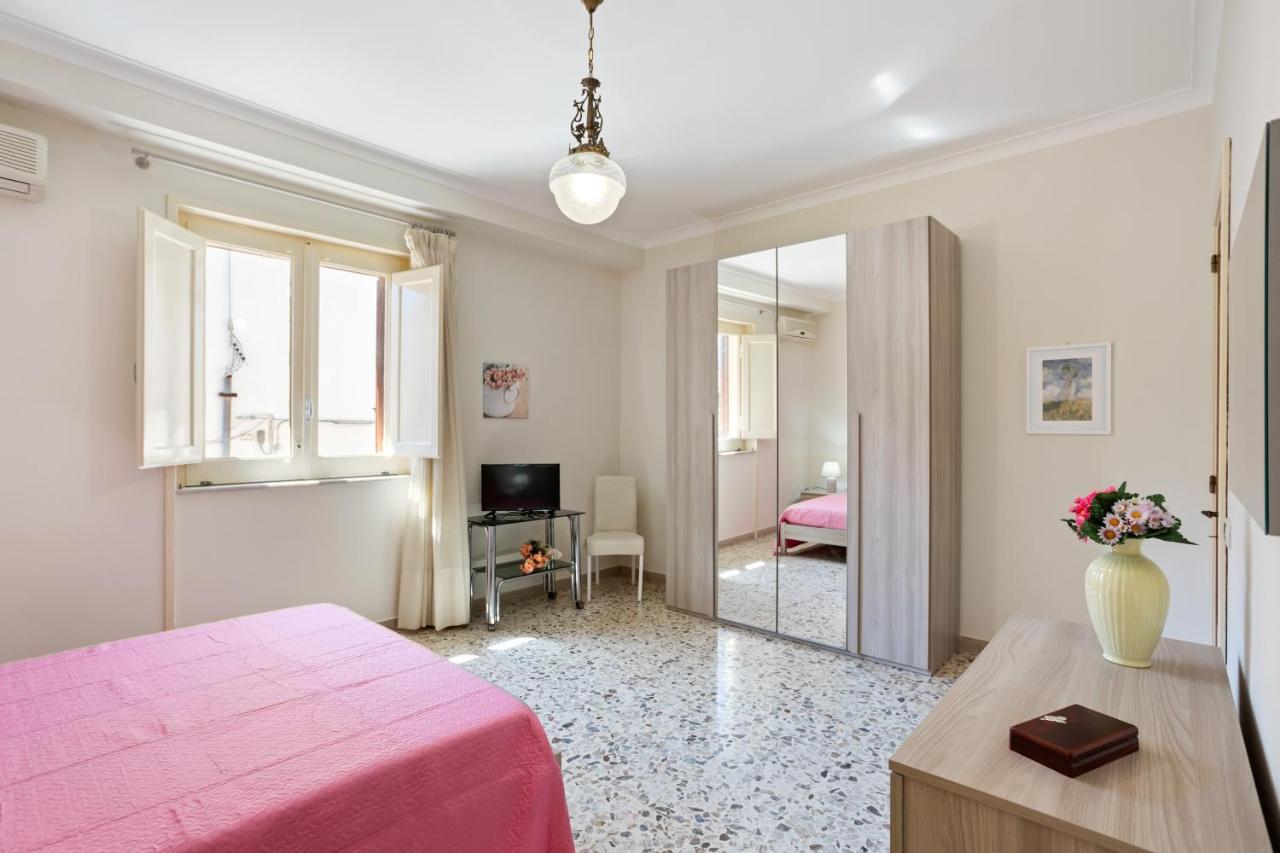 Tra Il Centro E Il Mare Apartment Con Terrazzo Aci Castello Dış mekan fotoğraf